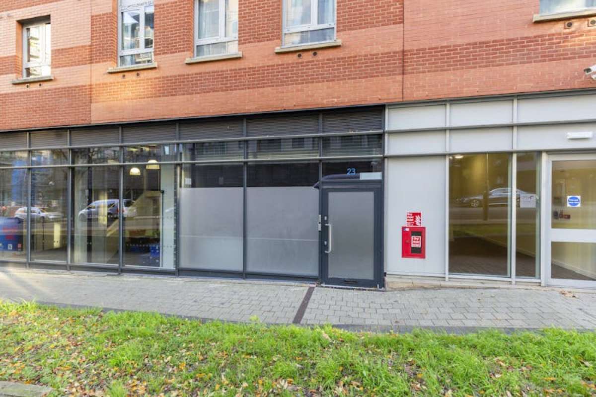 Retail/Shop in London - photo 3