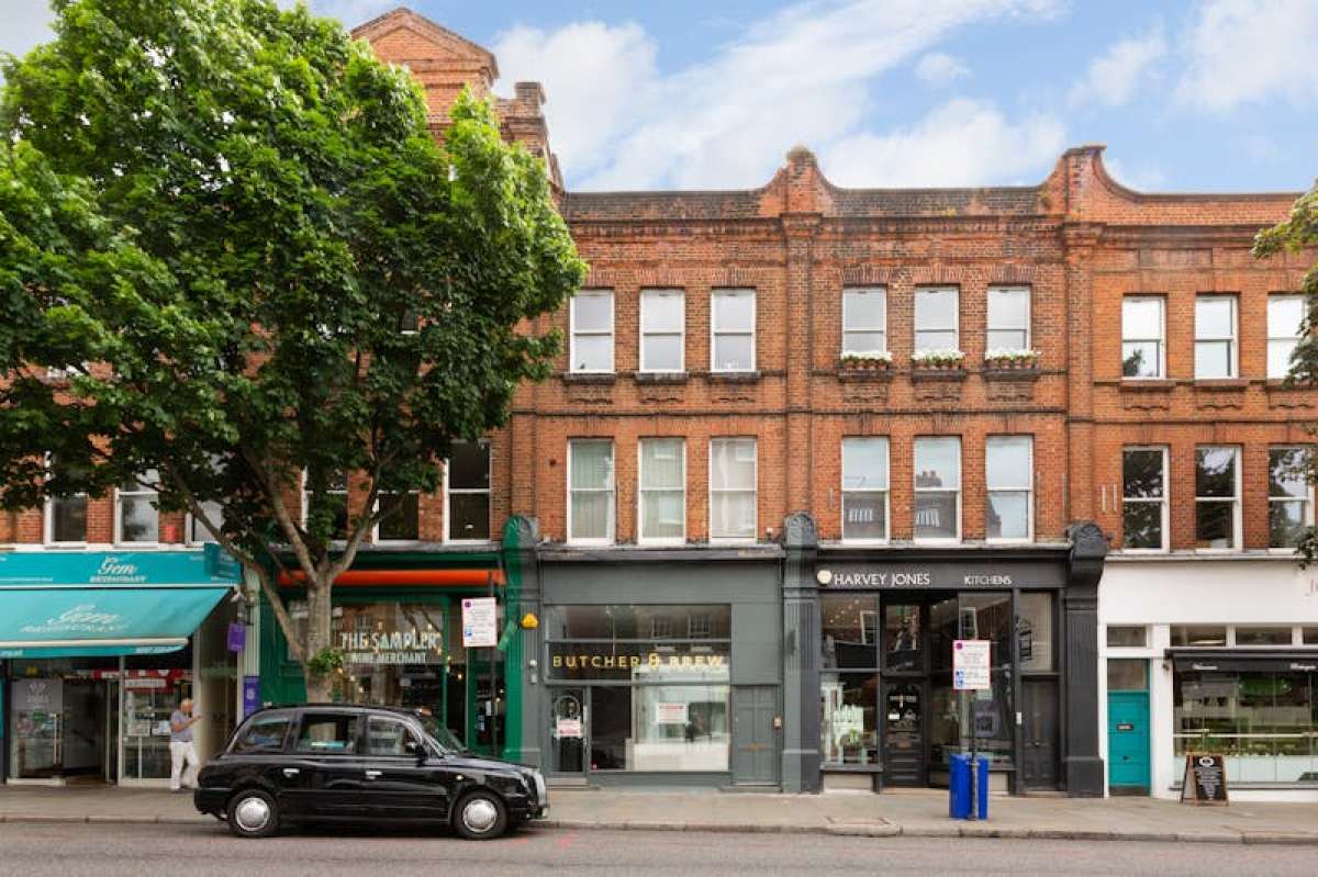 Retail/Shop in London - photo 2