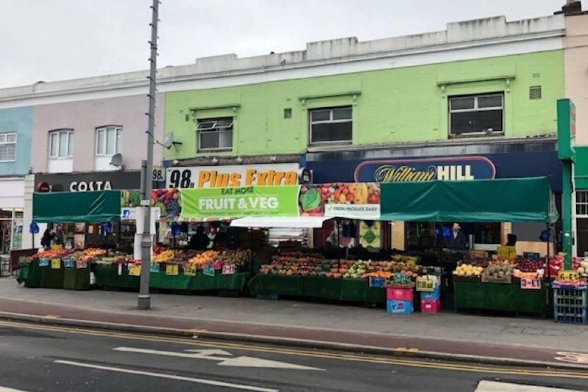 Retail/Shop in London - photo 2