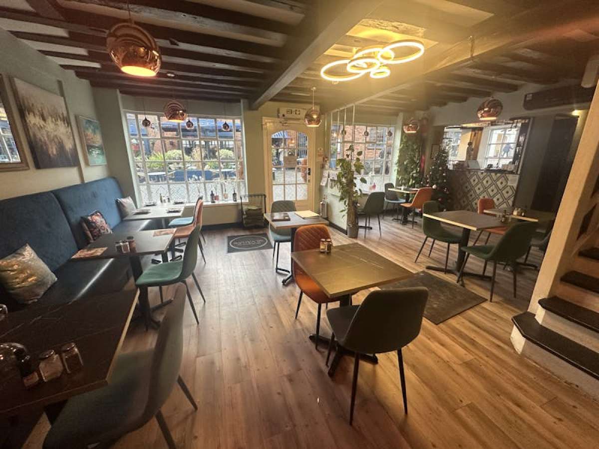 Retail/Shop in Farnham - photo 4