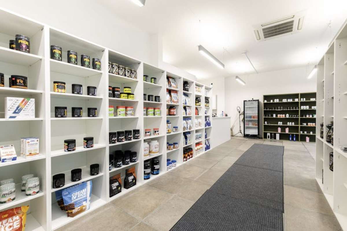 Retail/Shop in London - photo 2