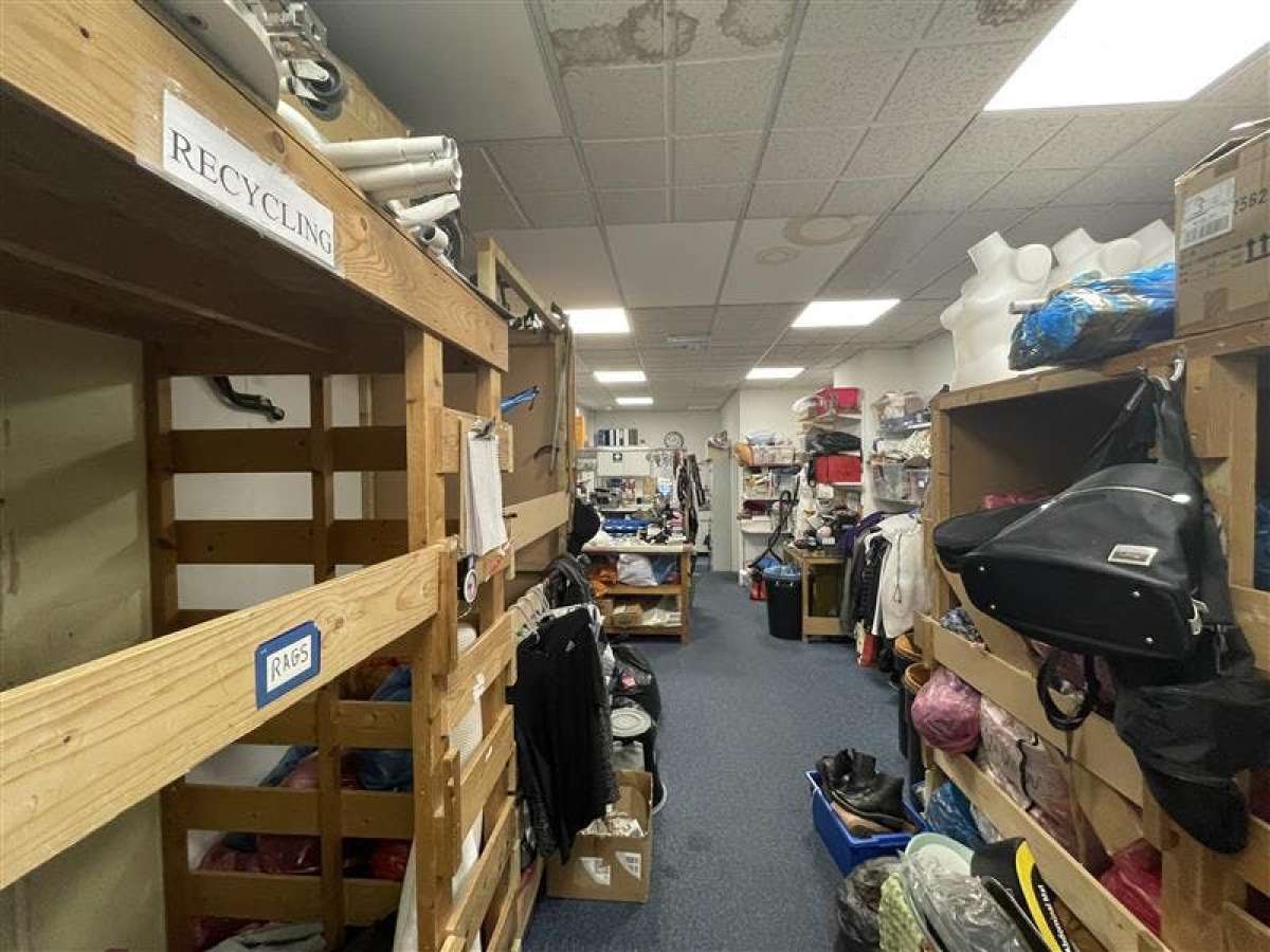 Retail/Shop in Ilford - photo 3