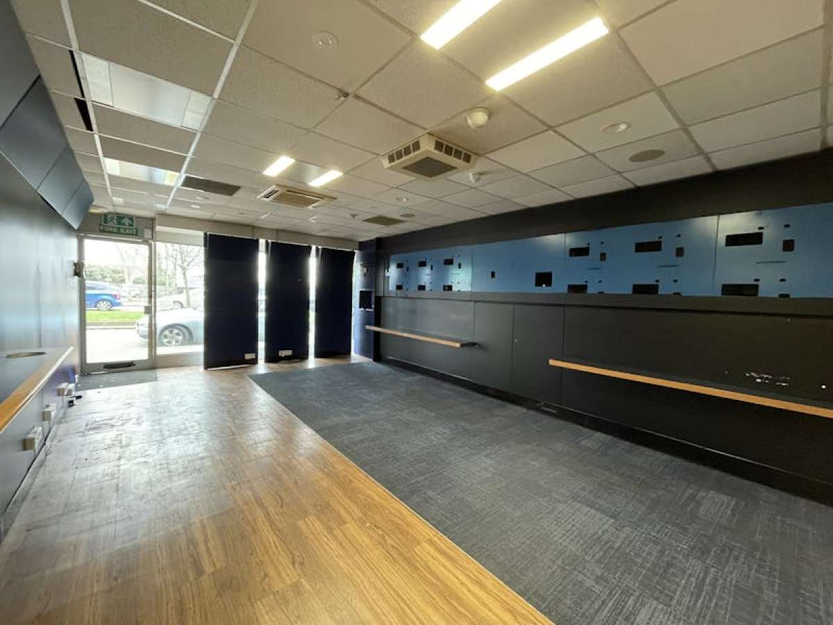 Retail/Shop in Barnet - photo 2
