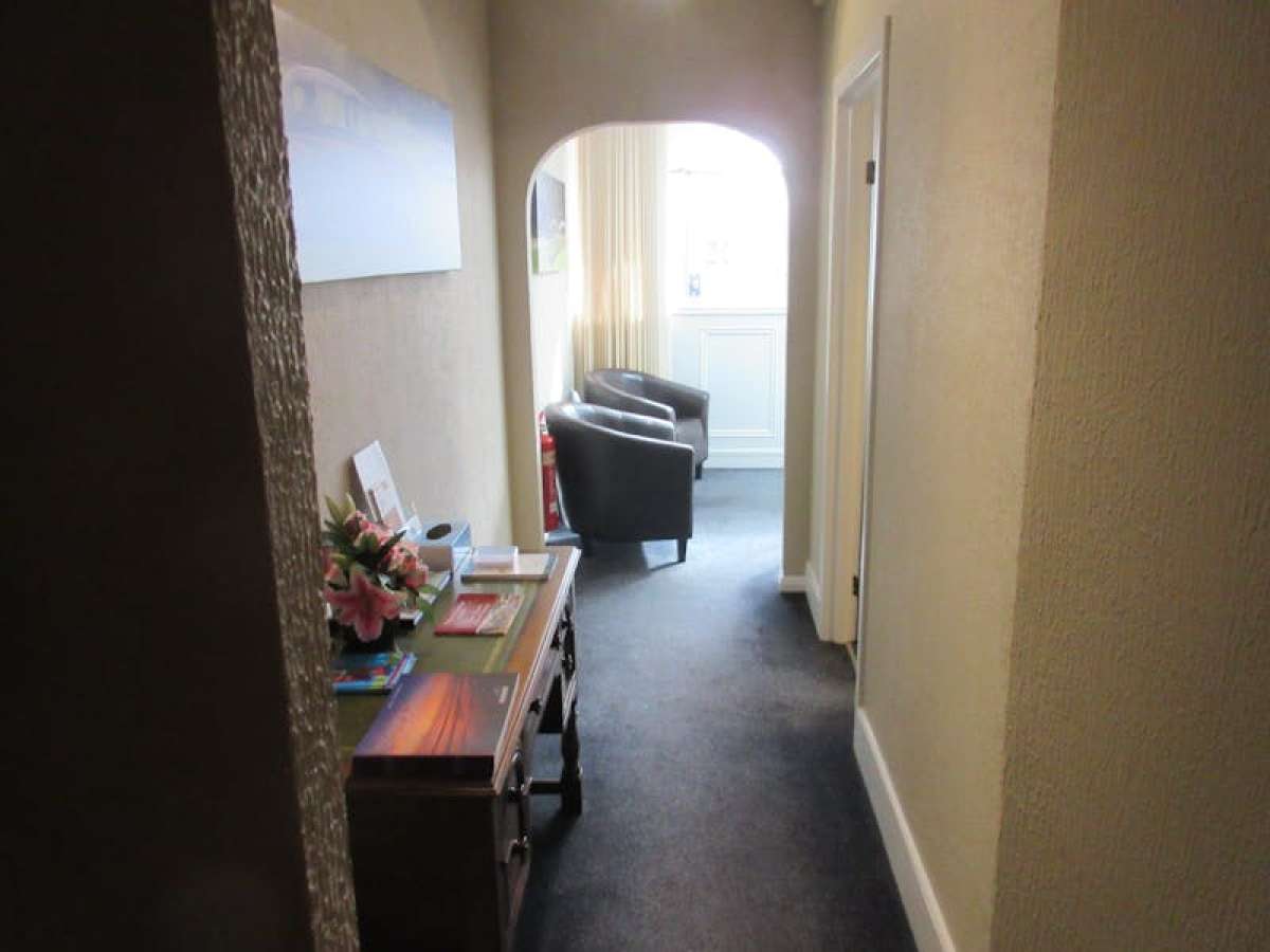 Retail/Shop in Woking - photo 3