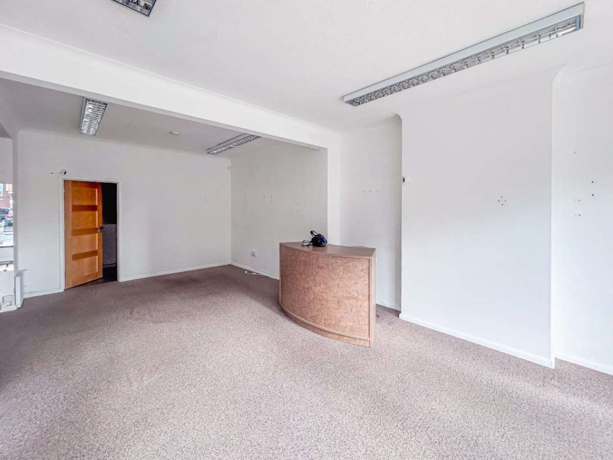 Retail/Shop in Highcliffe - photo 4