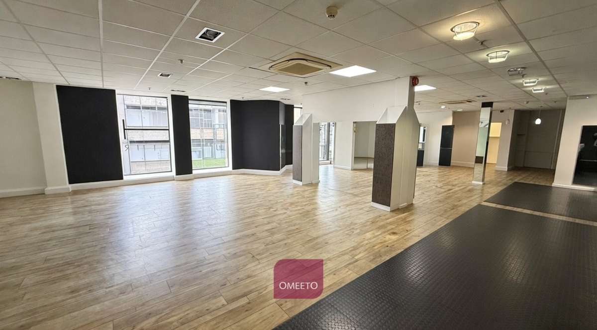 Retail/Shop in Derby - photo 2