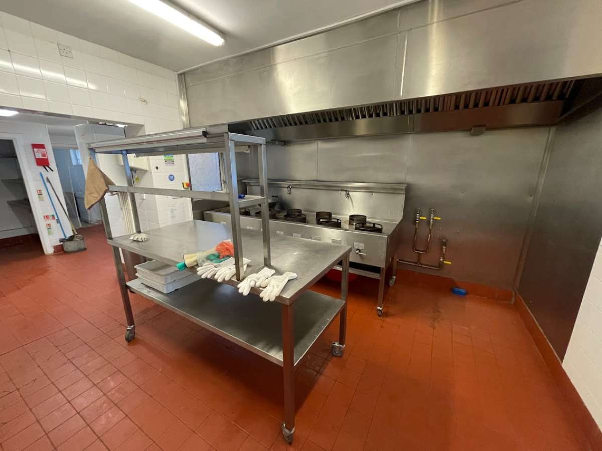 Retail/Shop in Bournemouth - photo 3