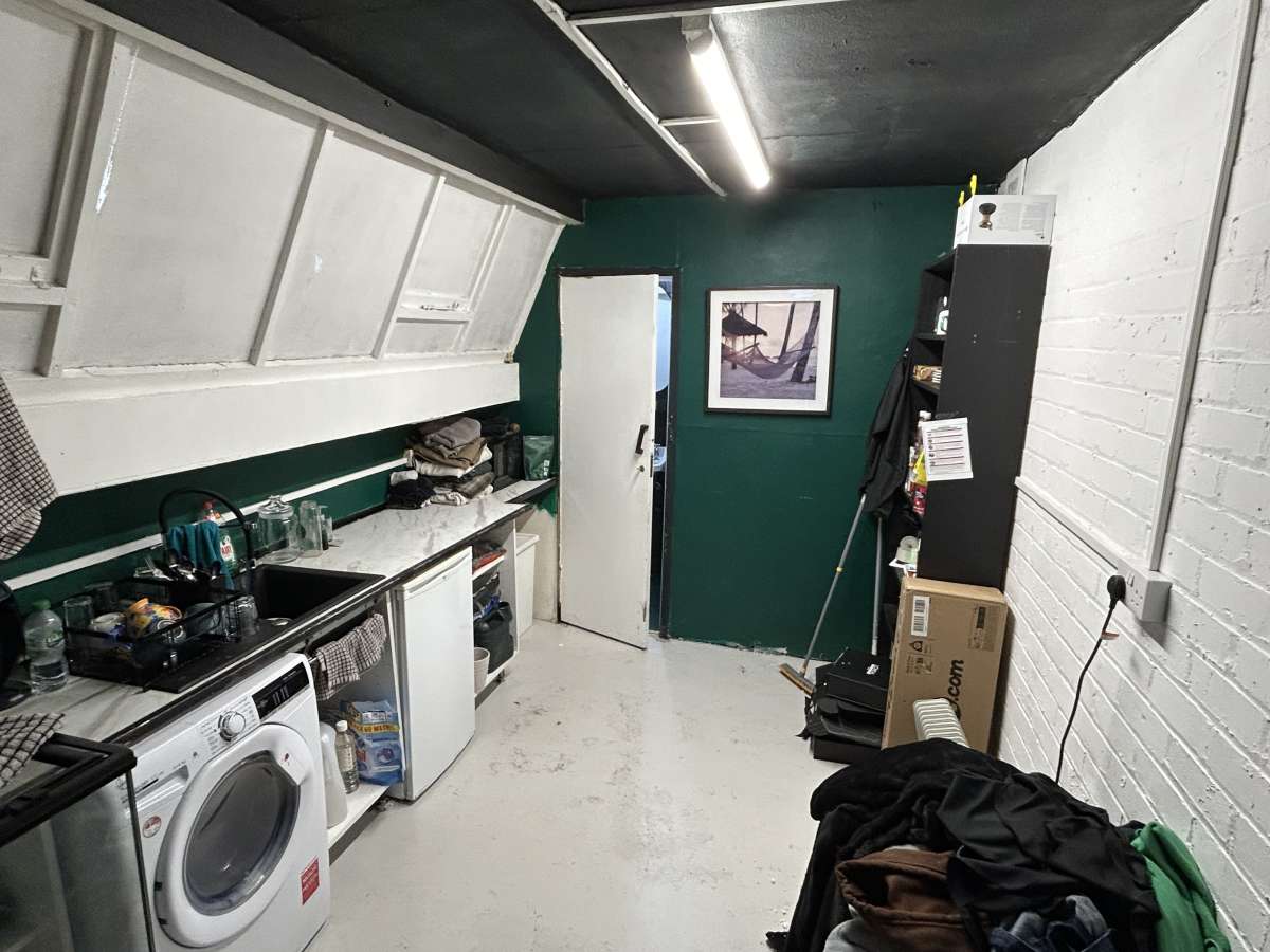 Retail/Shop in Urmston - photo 4