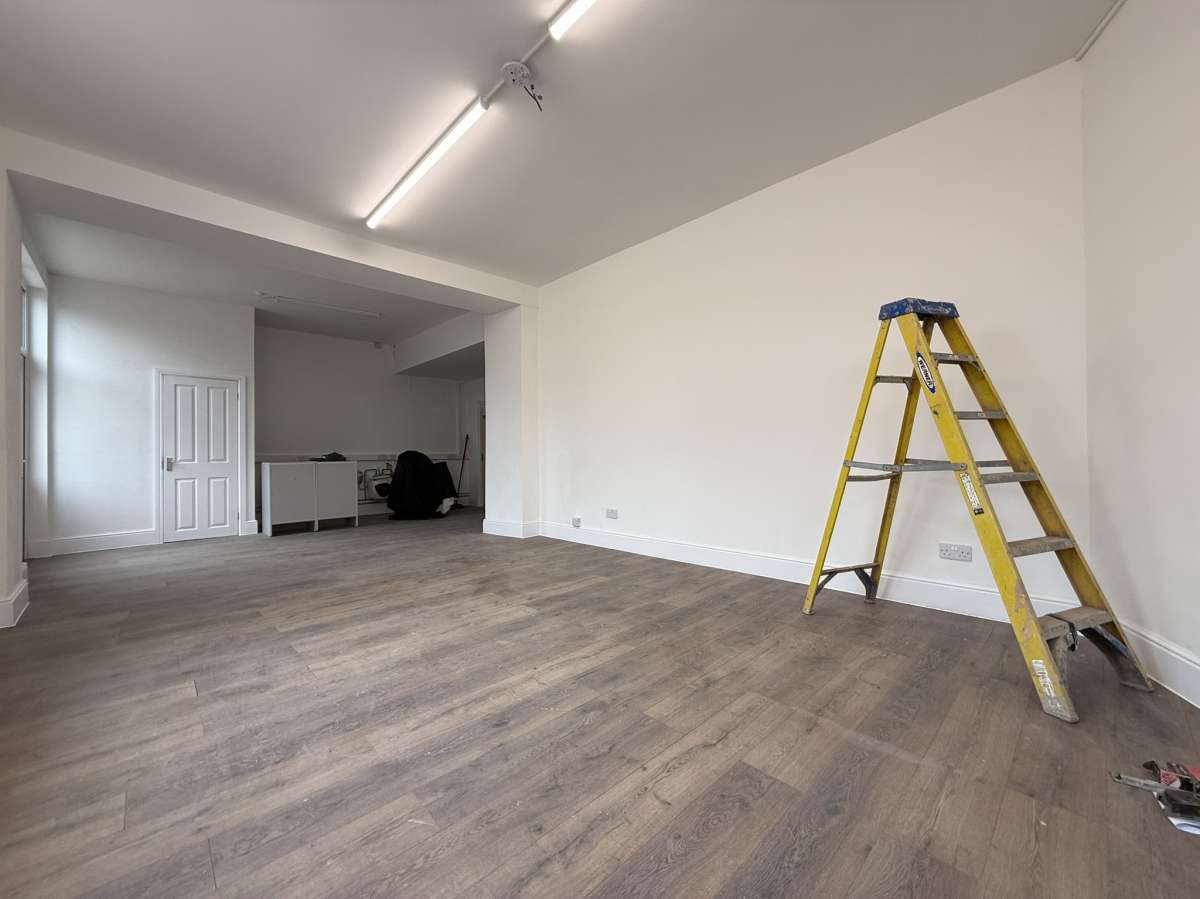 Retail/Shop in Hinckley - photo 3