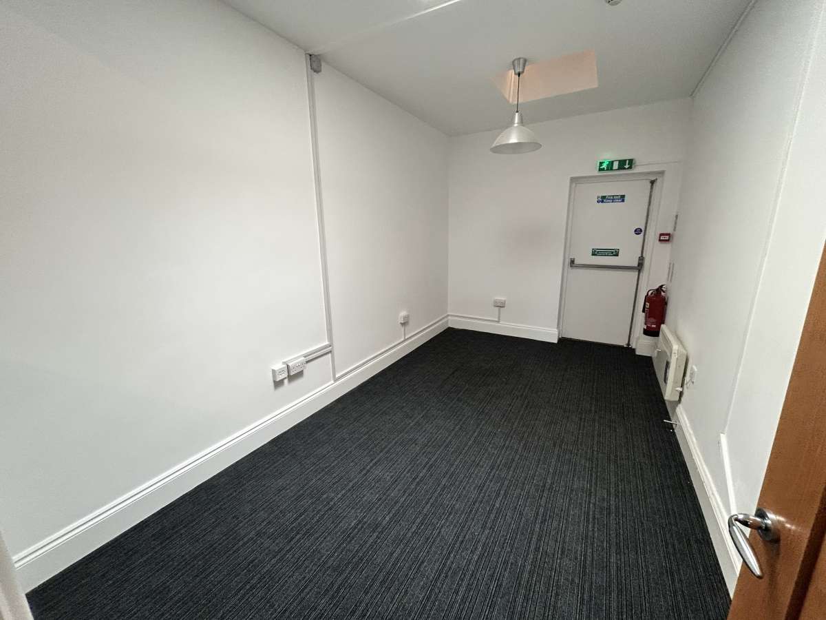 Retail/Shop in Bristol - photo 4