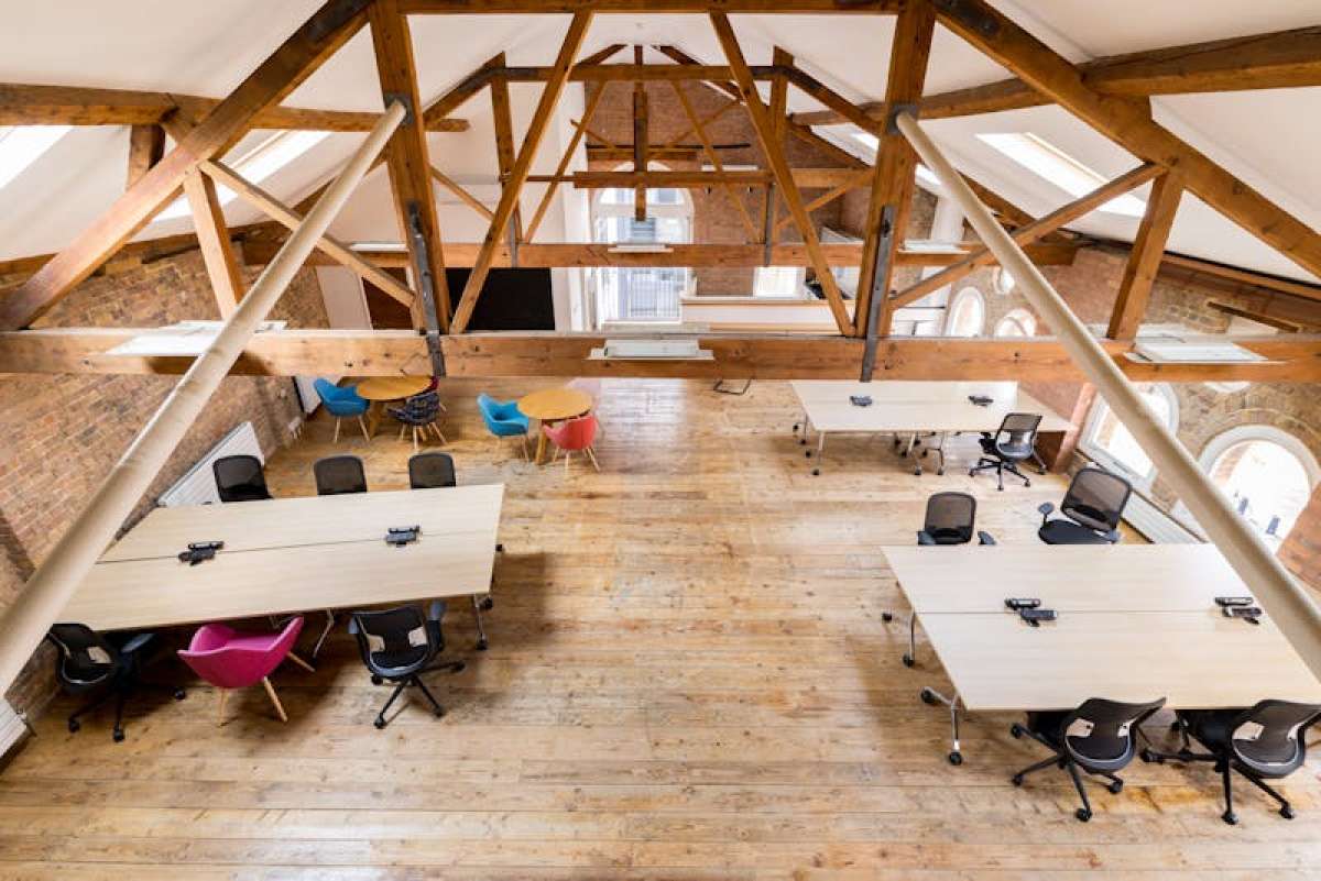 Retail/Shop in London - photo 2