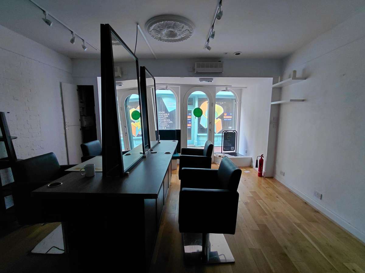 Retail/Shop in Brighton - photo 4