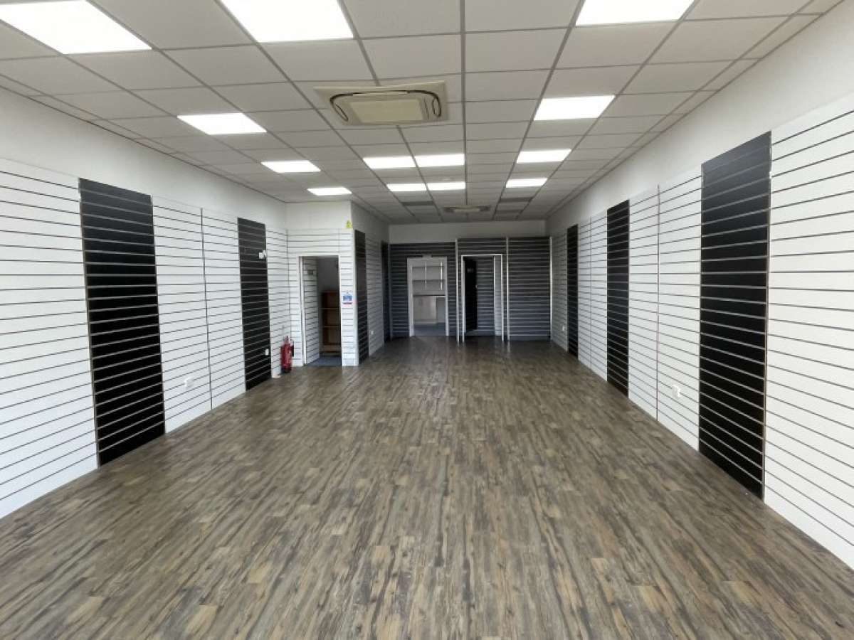 Retail/Shop in Weston Super Mare - photo 2
