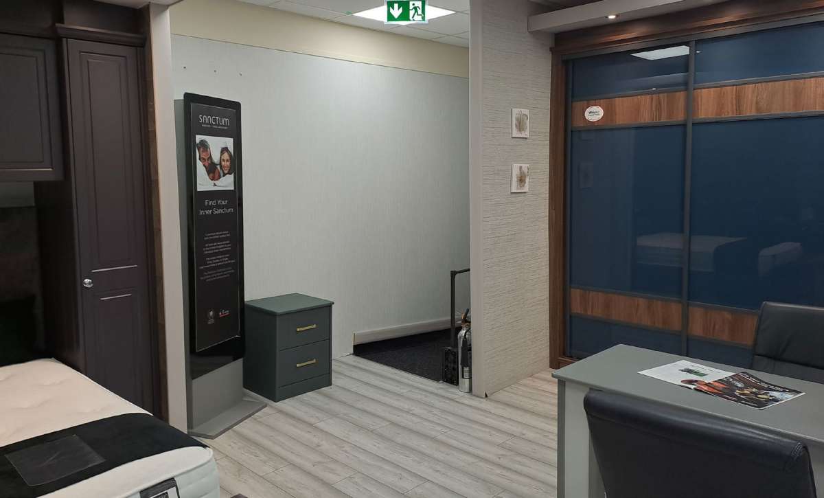 Retail/Shop in Sale - photo 4