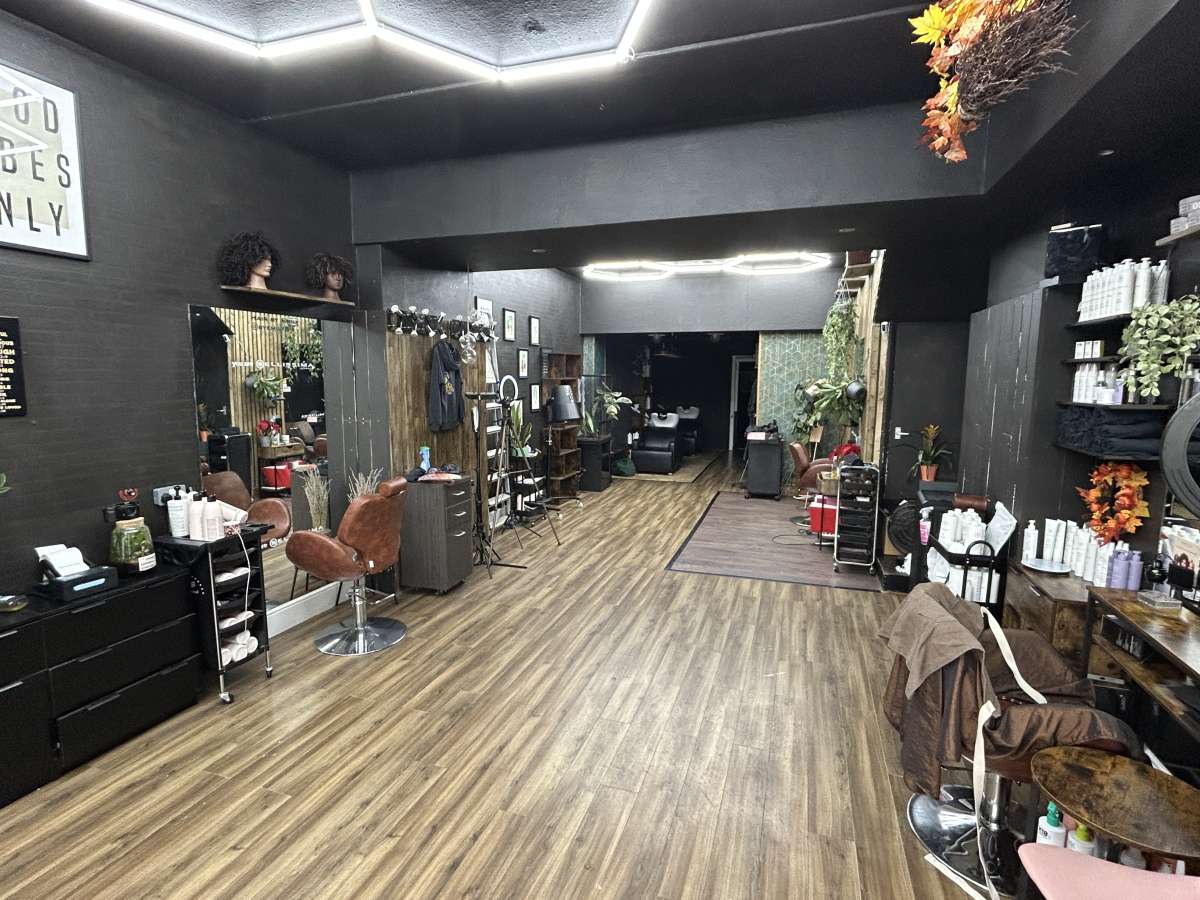 Retail/Shop in Urmston - photo 3