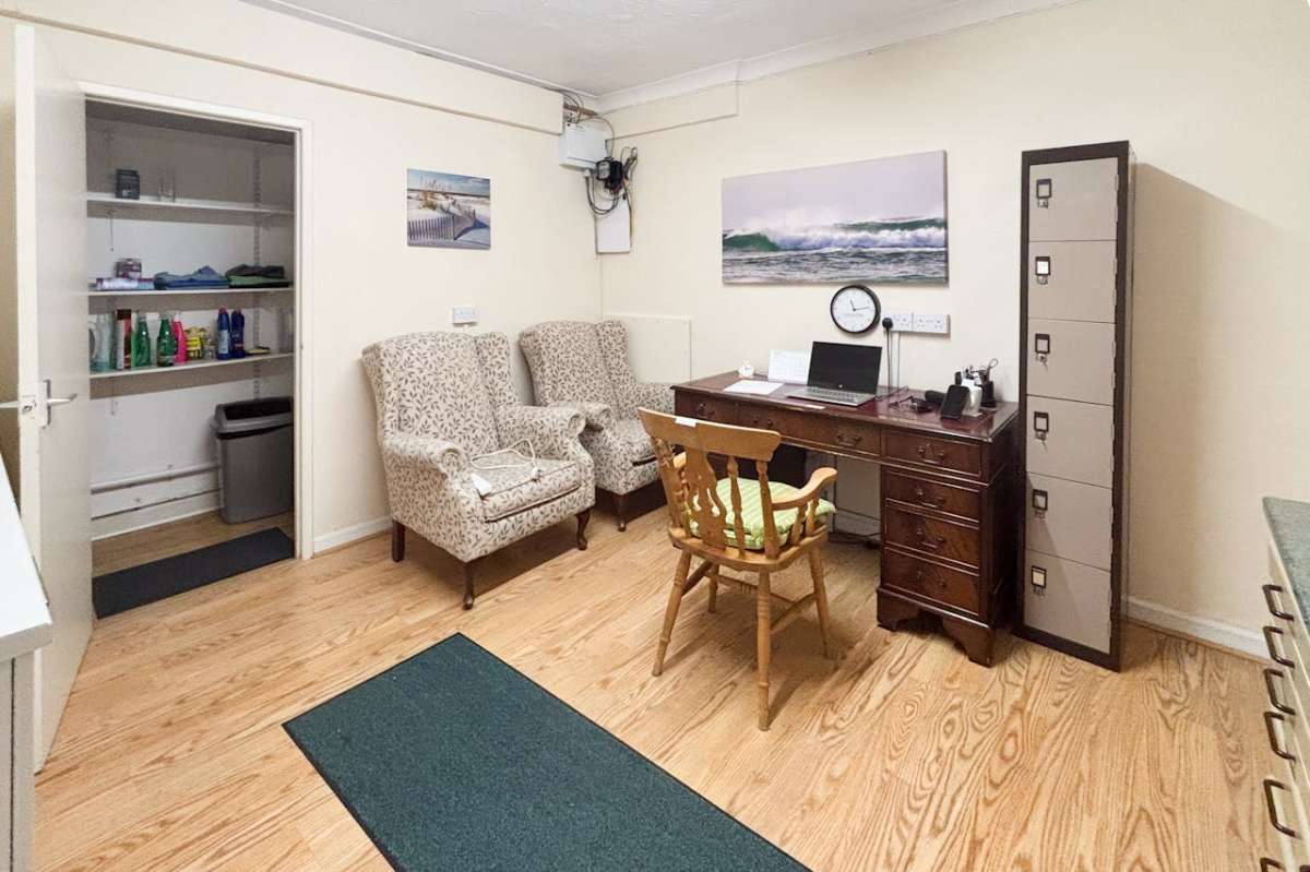 Retail/Shop in New Milton - photo 4