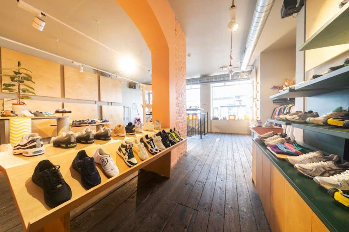 Retail/Shop in London - photo 2