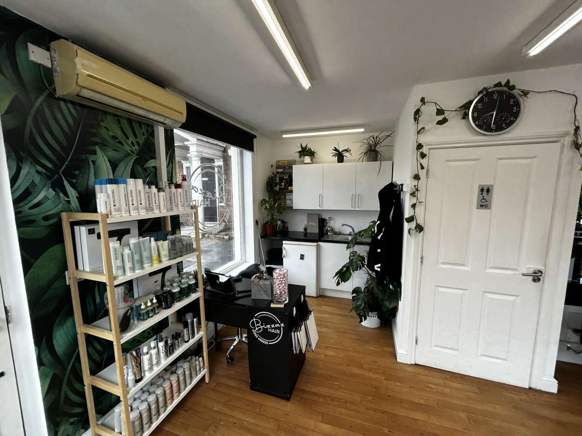 Retail/Shop in Exeter - photo 2