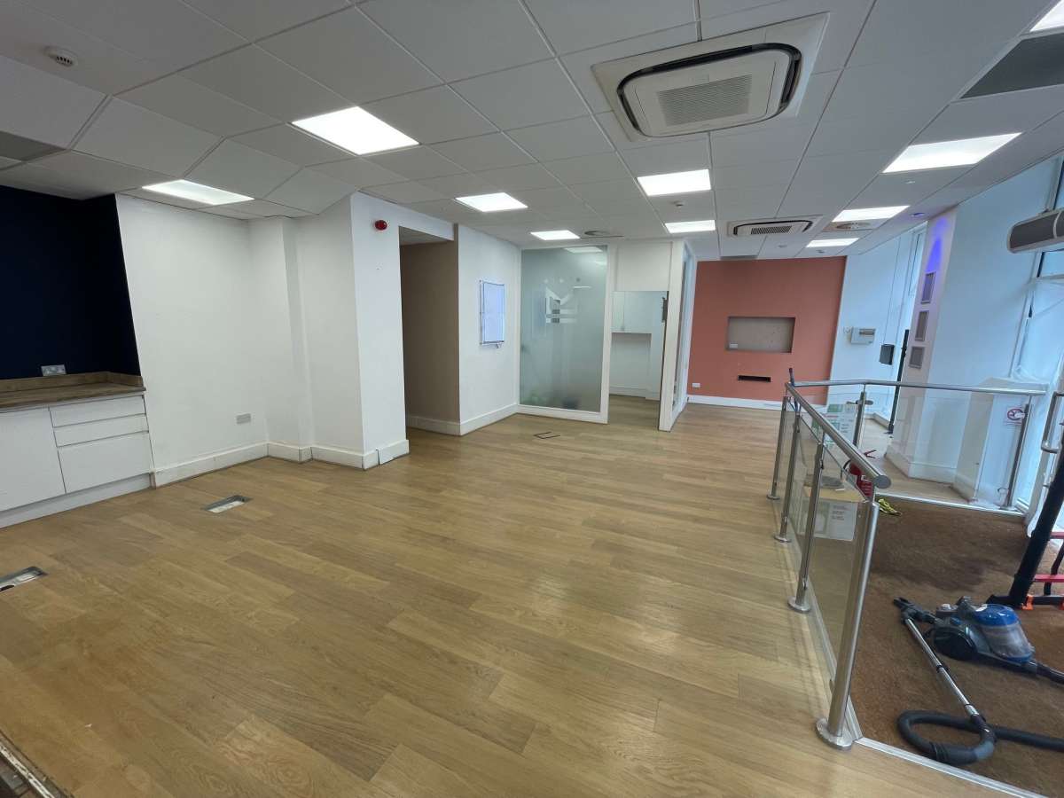 Retail/Shop in Leicester - photo 3
