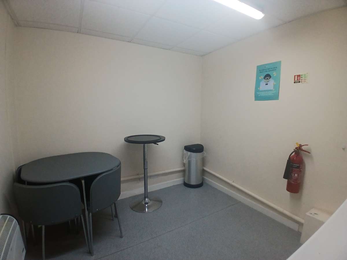 Retail/Shop in Leeds - photo 3