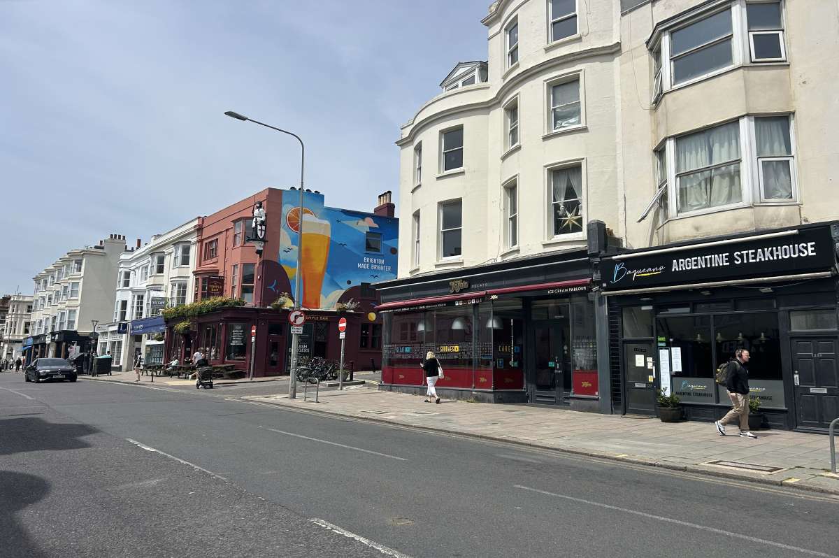 Retail/Shop in Brighton - photo 3