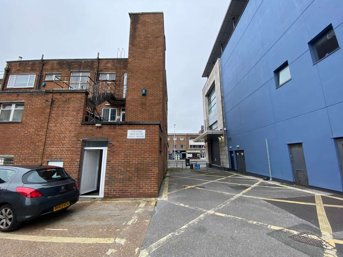 Retail/Shop in Plymouth - photo 4