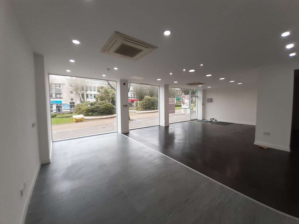 Retail/Shop in Plymouth - photo 2