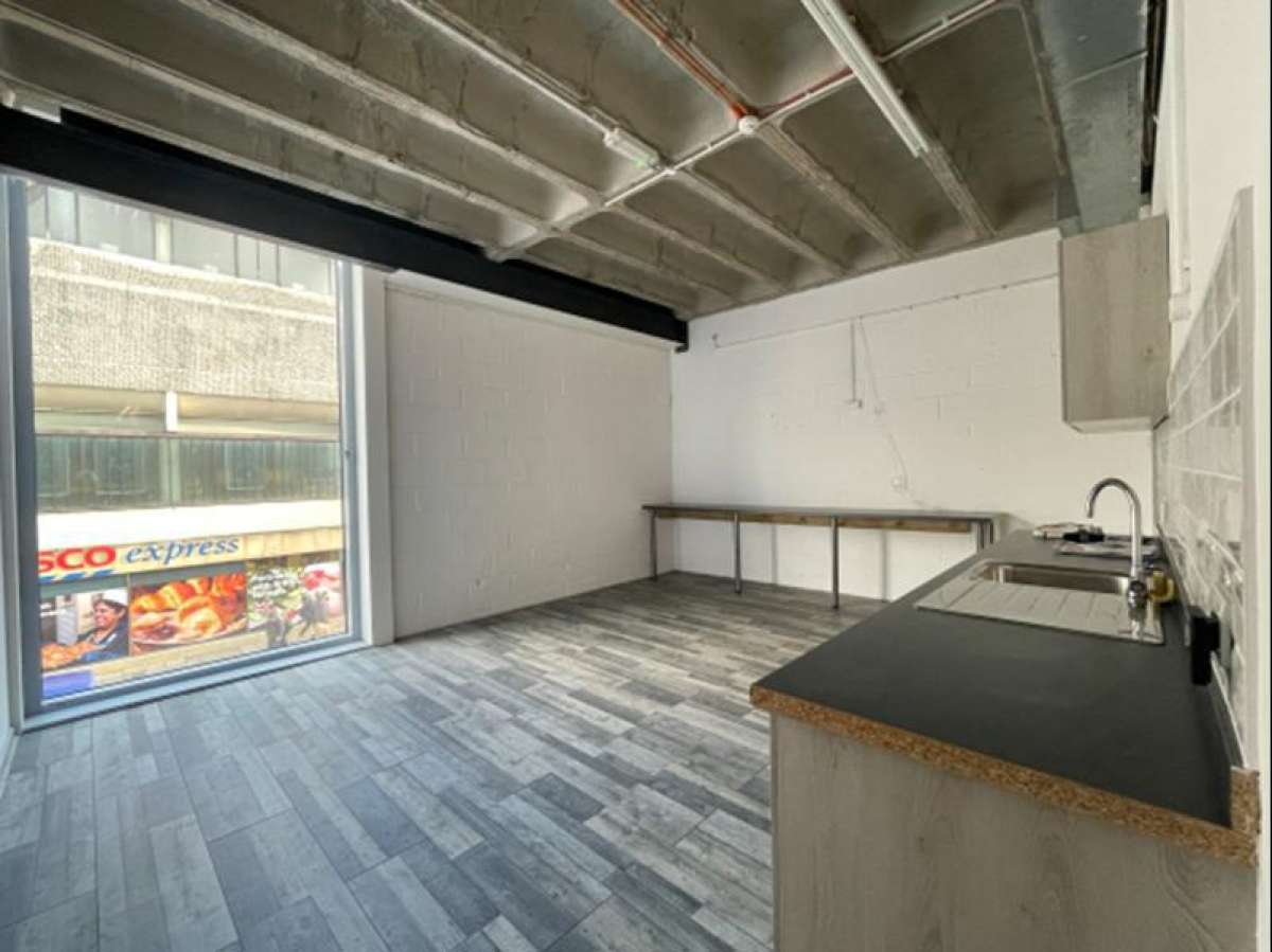 Retail/Shop in Bristol - photo 4