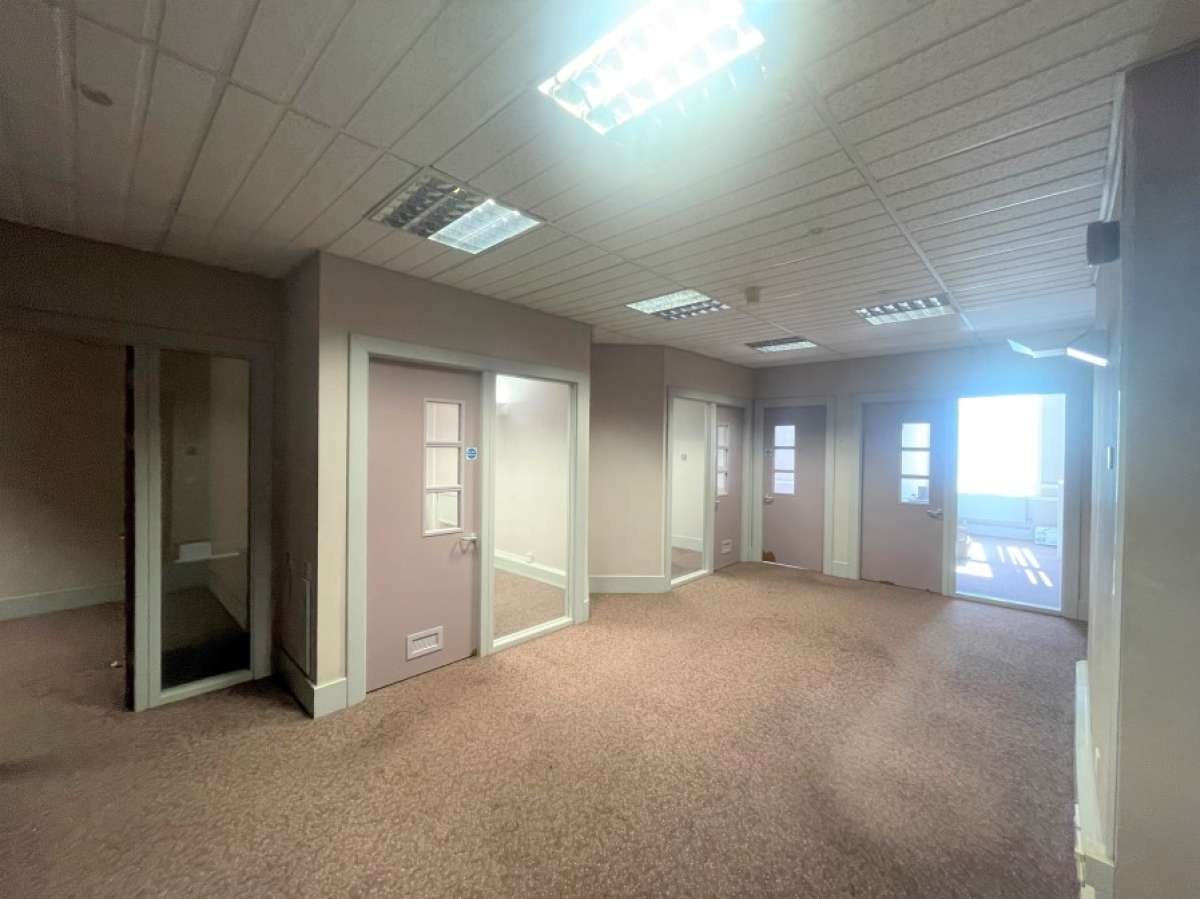 Retail/Shop in Gloucester - photo 2