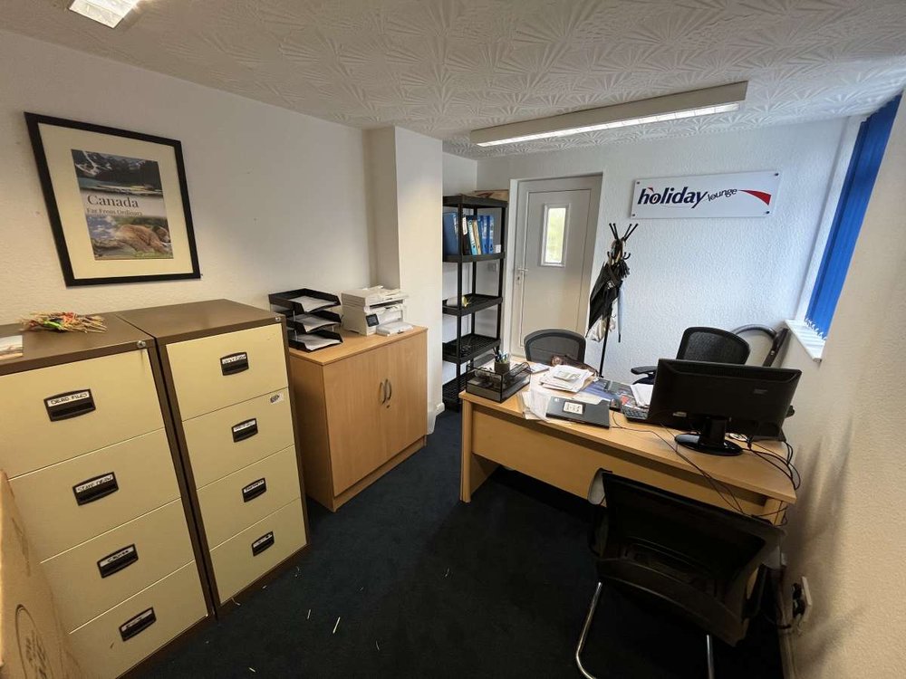 Retail/Shop in Hinckley - photo 4