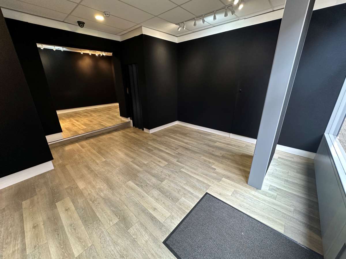 Retail/Shop in Leicester - photo 2