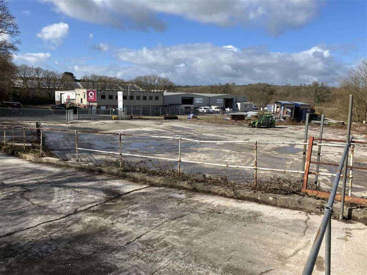 Storage in Saltash - photo 3